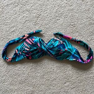 Pink Victoria’s Secret padded bikini top